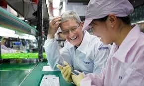 iPhone Duo Cuma Diproduksi di China, Tim Cook Ungkap Alasannya